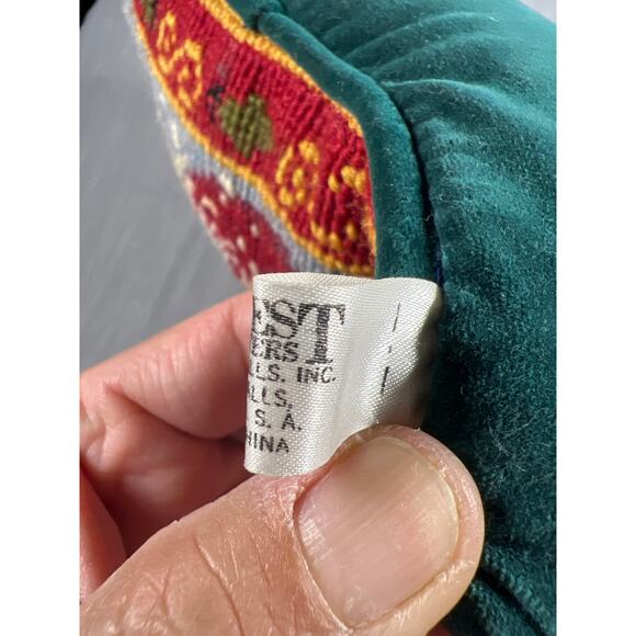 Christmas Needlepoint Santa, Midwest Importers, Size 12" x !0 1/2" - Picture 8 of 12